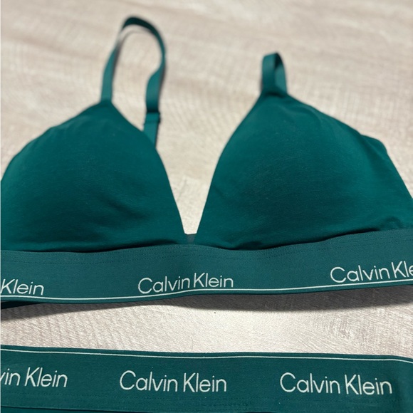 Calvin Klein Deep Green Intimates Set - Picture 7 of 11